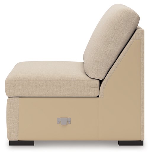LadyMae Sectional with Chaise - Carl's Furniture (Garden City, KS)