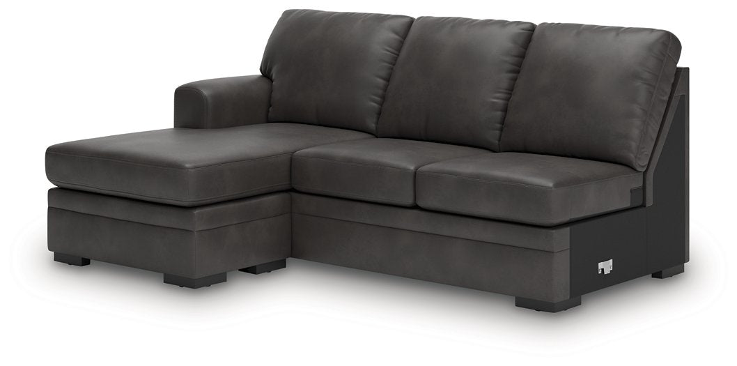 Lofton-Pike Sectional with Chaise - Carl's Furniture (Garden City, KS)