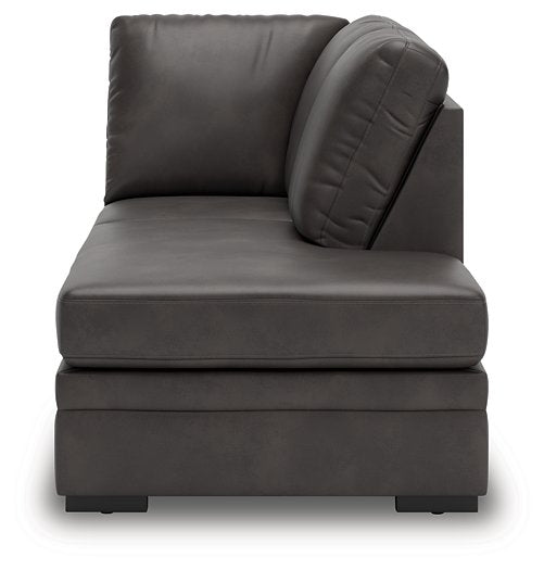 Lofton-Pike Sectional with Chaise - Carl's Furniture (Garden City, KS)