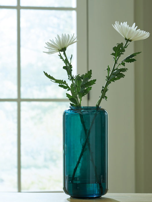 Inisland Vase - Carl's Furniture (Garden City, KS)
