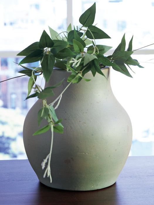 Baychester Vase - Carl's Furniture (Garden City, KS)