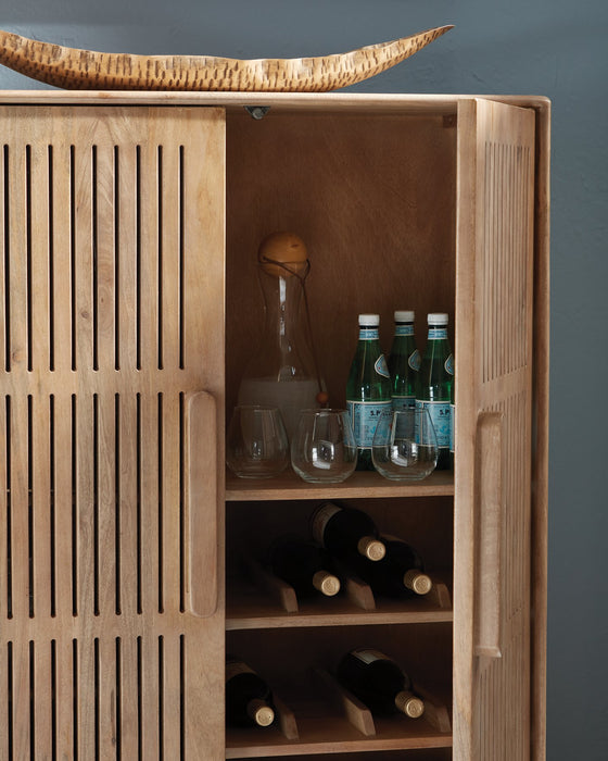 Pellamour Bar Cabinet - Carl's Furniture (Garden City, KS)