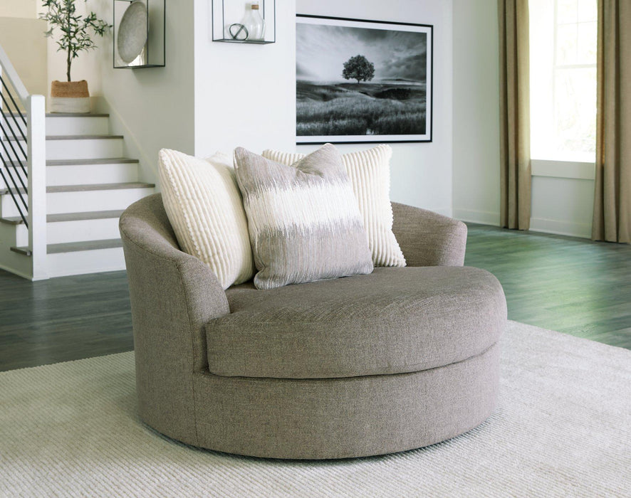 Creswell Oversized Swivel Accent Chair - Carl's Furniture (Garden City, KS)