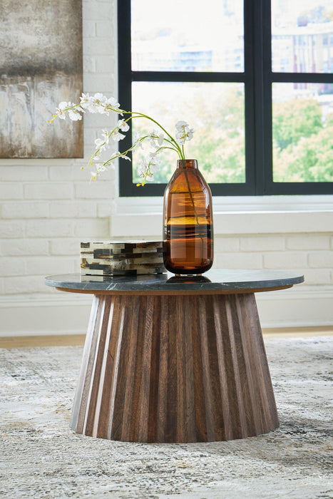 Ceilby Accent Coffee Table - Carl's Furniture (Garden City, KS)