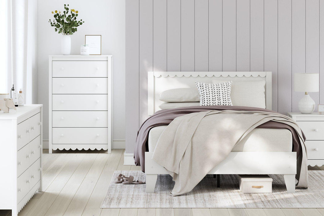 Hallityn Chest of Drawers - Carl's Furniture (Garden City, KS)