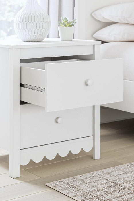 Hallityn Nightstand - Carl's Furniture (Garden City, KS)
