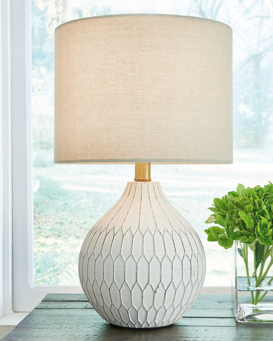 Wardmont Lamp Set - Carl's Furniture (Garden City, KS)