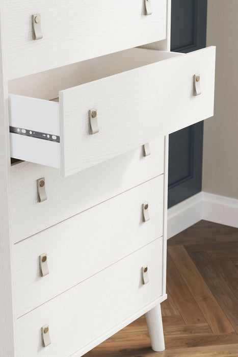 Aprilyn Chest of Drawers - Carl's Furniture (Garden City, KS)