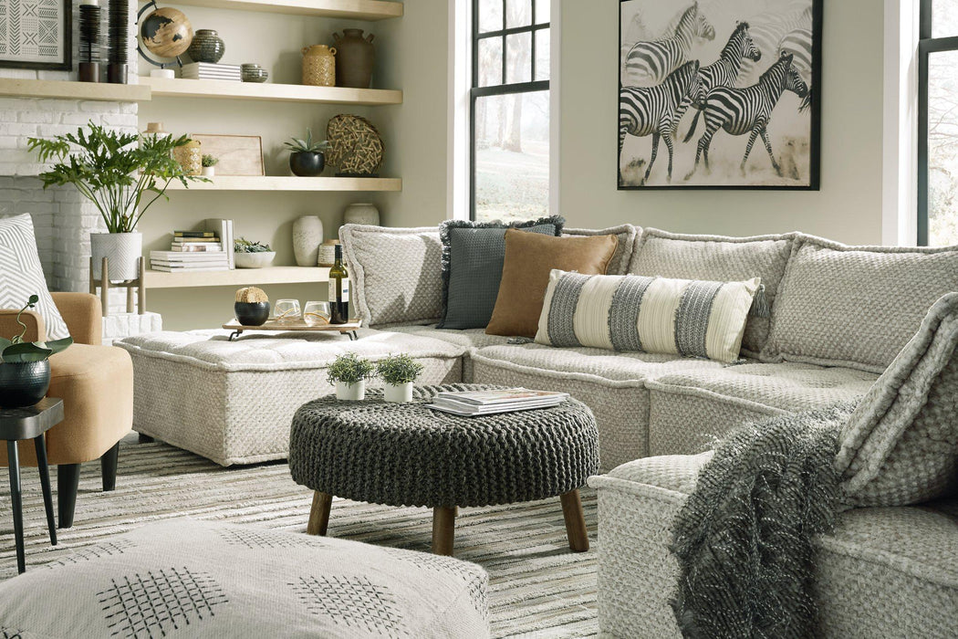 Bales Accent Chair - Carl's Furniture (Garden City, KS)