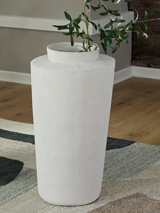 Flurinworth Vase - Carl's Furniture (Garden City, KS)