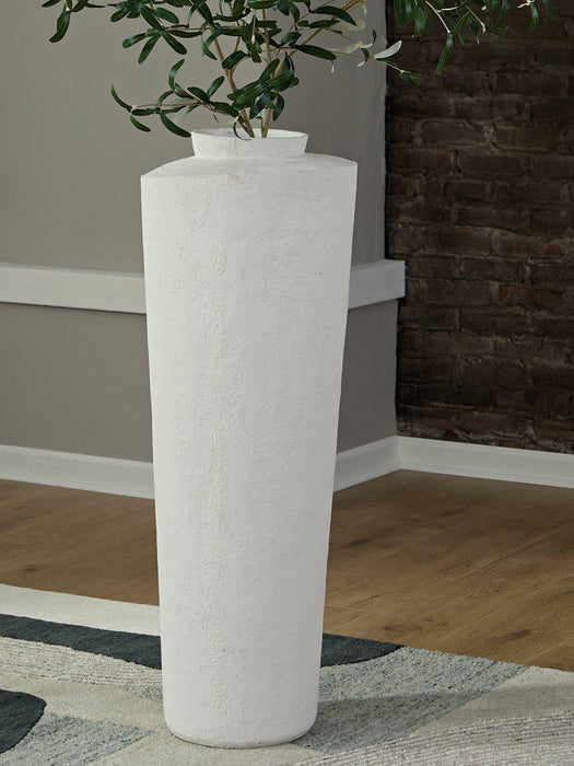 Flurinworth Vase - Carl's Furniture (Garden City, KS)