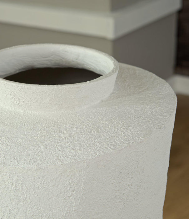 Flurinworth Vase - Carl's Furniture (Garden City, KS)