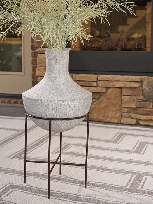 Estonbank Vase - Carl's Furniture (Garden City, KS)