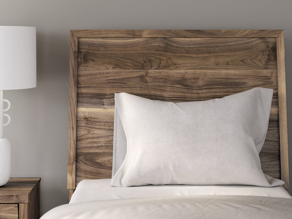 Chirason Bed - Carl's Furniture (Garden City, KS)
