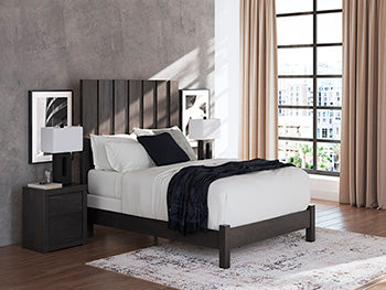 Fraluna Bed - Carl's Furniture (Garden City, KS)