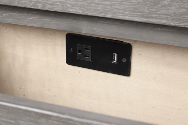 Crowthorne Nightstand - Carl's Furniture (Garden City, KS)