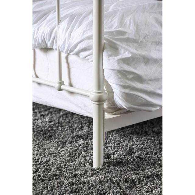 IRIA Vintage White Cal.King, E.King, & Full Bed - Carl's Furniture (Garden City, KS)