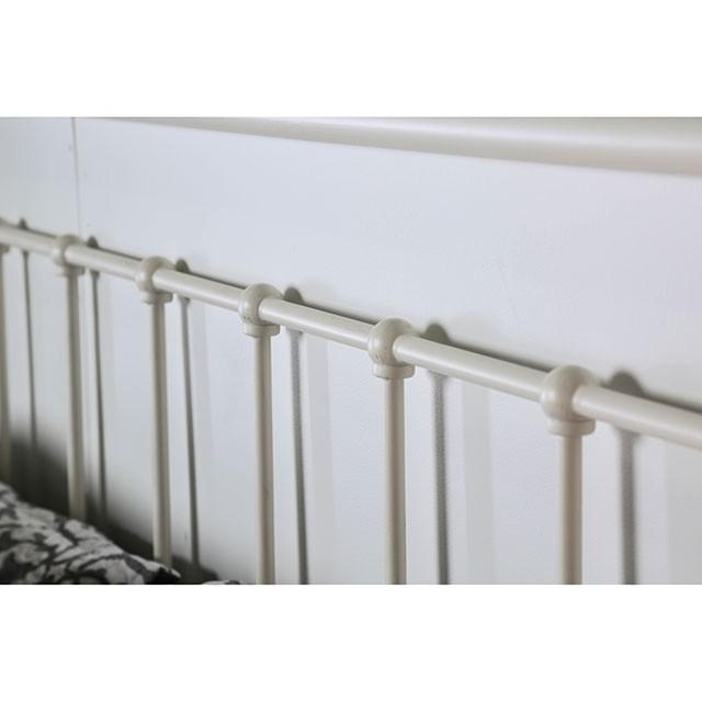 IRIA Vintage White Cal.King, E.King, & Full Bed - Carl's Furniture (Garden City, KS)