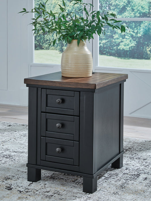 Wildenauer Chairside End Table - Carl's Furniture (Garden City, KS)