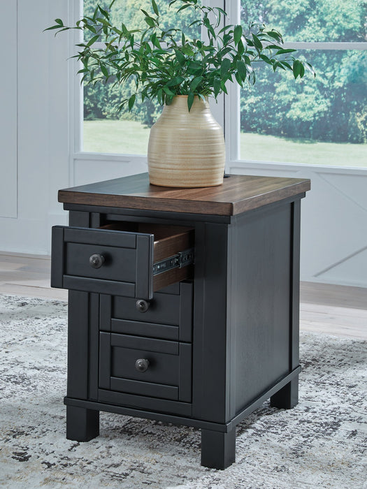 Wildenauer Chairside End Table - Carl's Furniture (Garden City, KS)