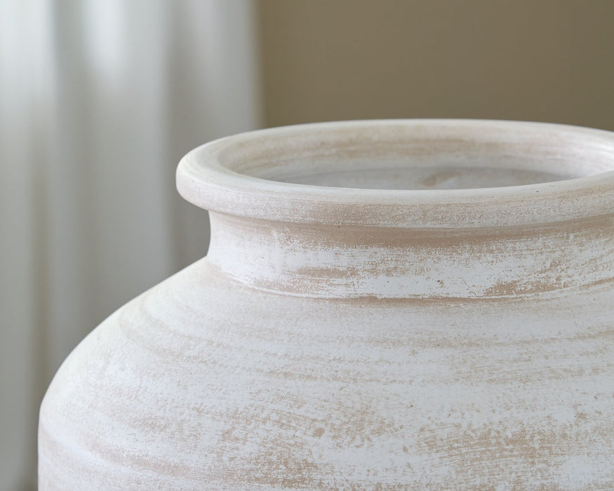 Meadie Vase - Carl's Furniture (Garden City, KS)