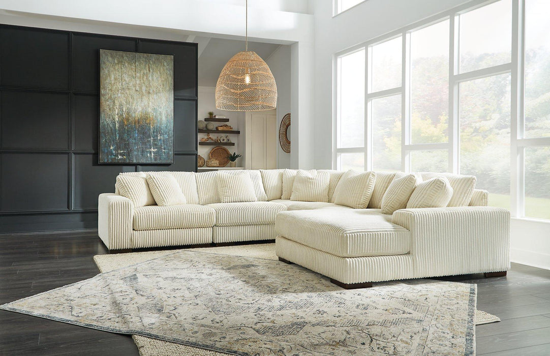 Lindyn Sectional with Chaise - Carl's Furniture (Garden City, KS)