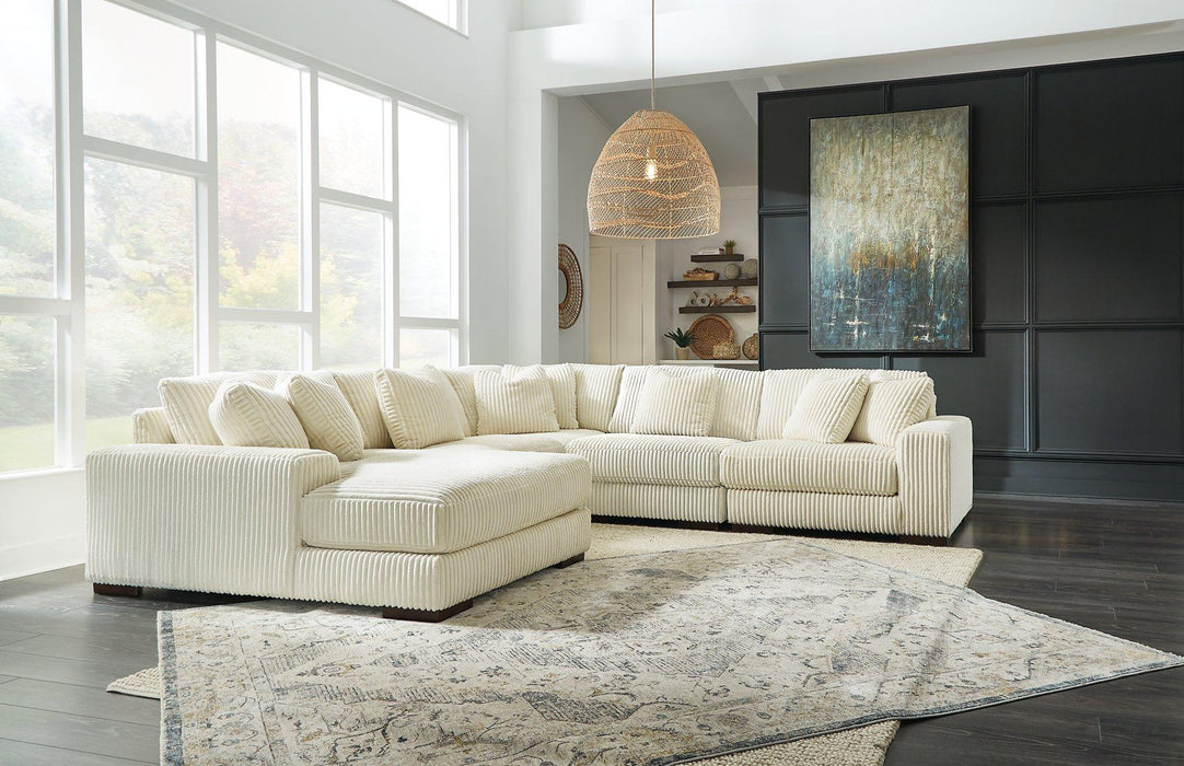 Lindyn Sectional with Chaise - Carl's Furniture (Garden City, KS)