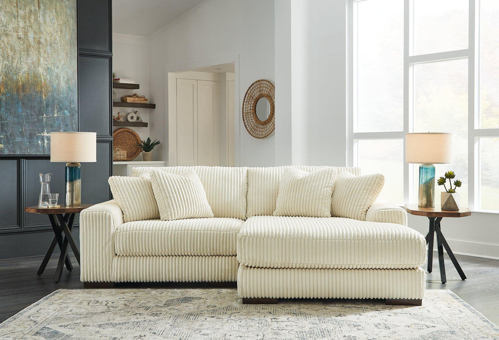 Lindyn Sectional with Chaise - Carl's Furniture (Garden City, KS)