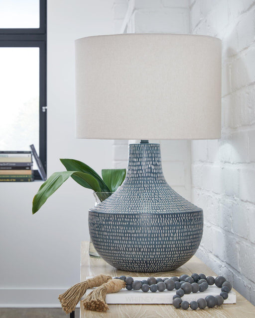 Schylarmont Lamp Set - Carl's Furniture (Garden City, KS)