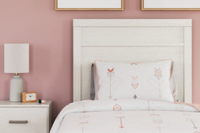 Stelsie Bed - Carl's Furniture (Garden City, KS)