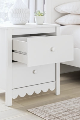 Hallityn Nightstand - Carl's Furniture (Garden City, KS)