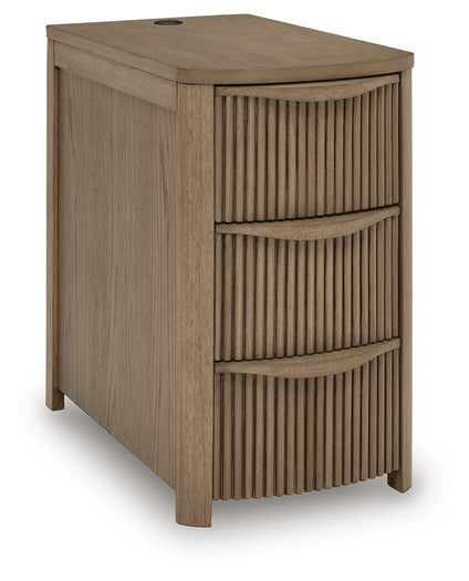 Camdill Chairside End Table - Carl's Furniture (Garden City, KS)