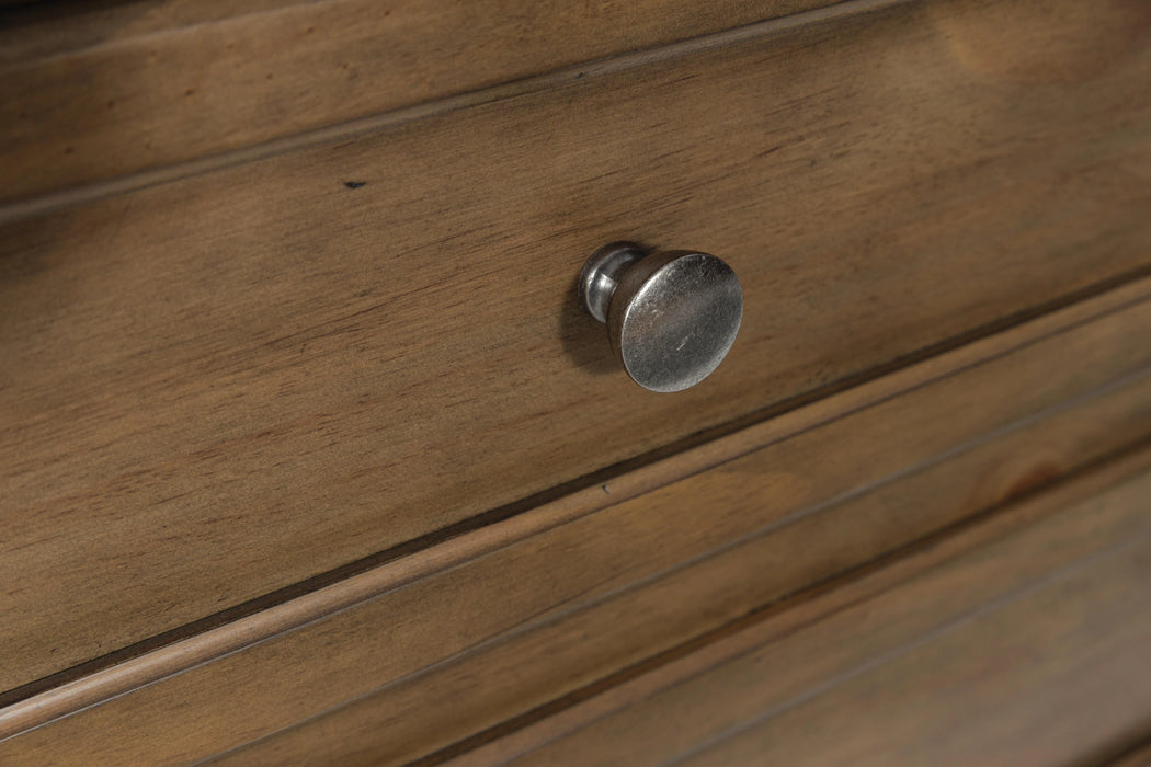 Feddinger Chest of Drawers